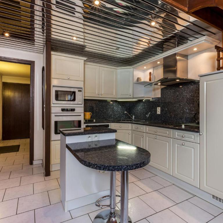 Duplex 2 chambres au centre village, proche pistes, avec garage et balcon - FR-1-437-28 - Appartement (5 Adultes) - 6