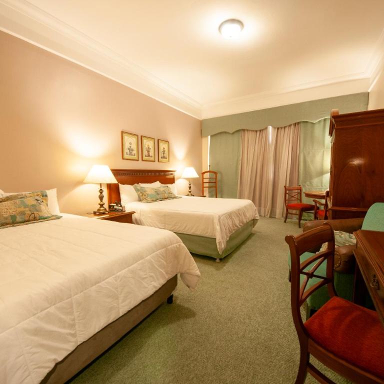 Granados Park Hotel - Standard King Room - 11