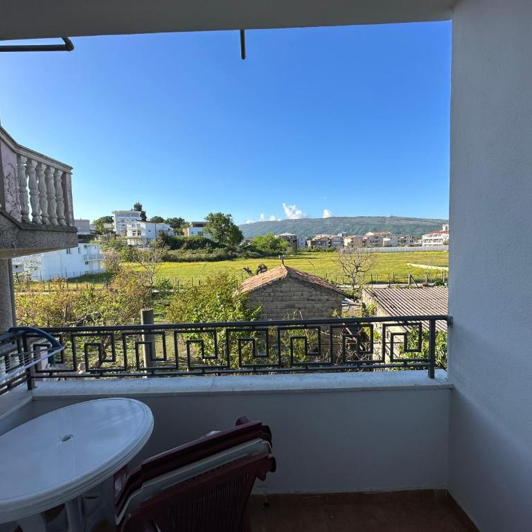 Apartments Near The Coast - Milla - Trokrevetna Soba sa Balkonom - 17