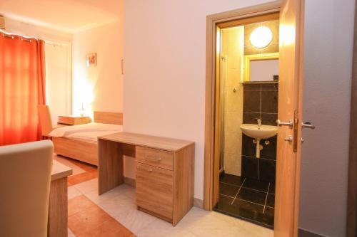 Lovely Home Rooms Center - Deluxe Triple Room - 17
