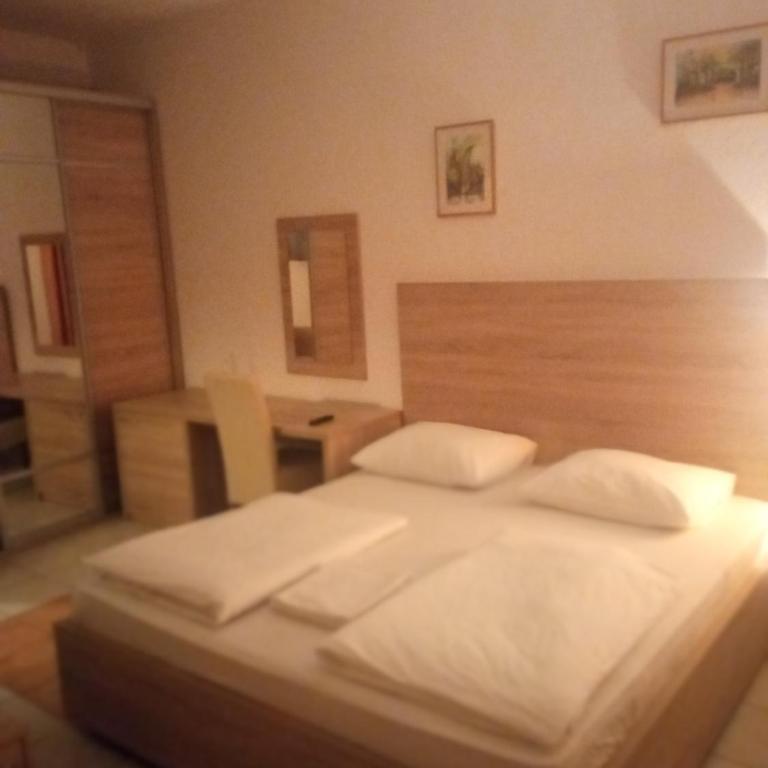Lovely Home Rooms Center - Deluxe Triple Room - 3