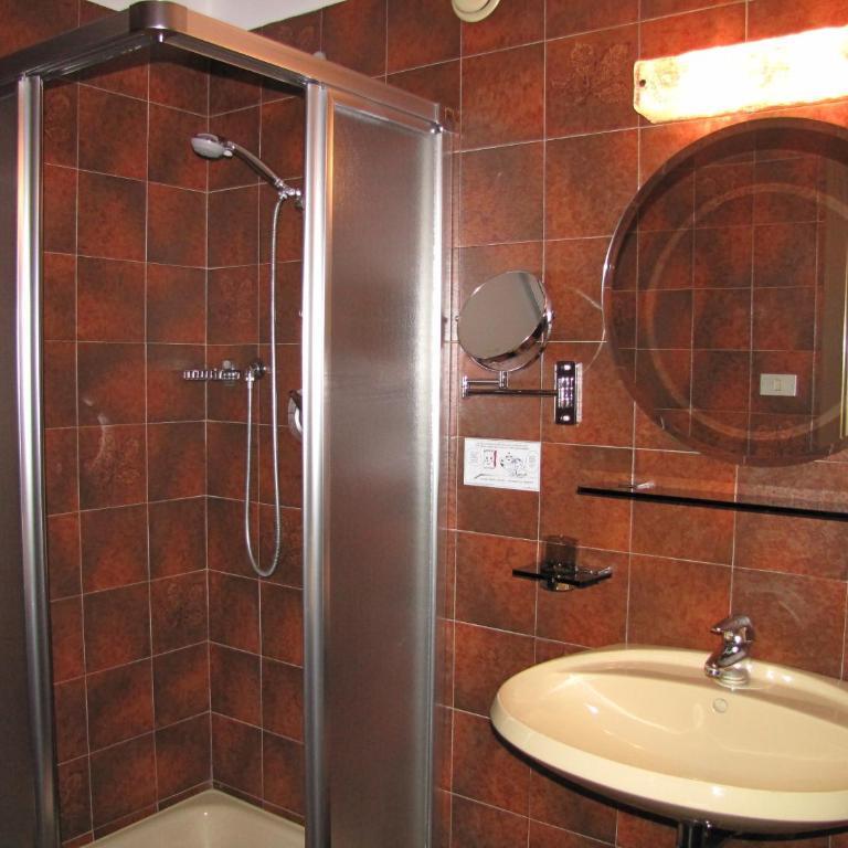 Hotel Am Fels - Doppelzimmer mit Balkon - 2