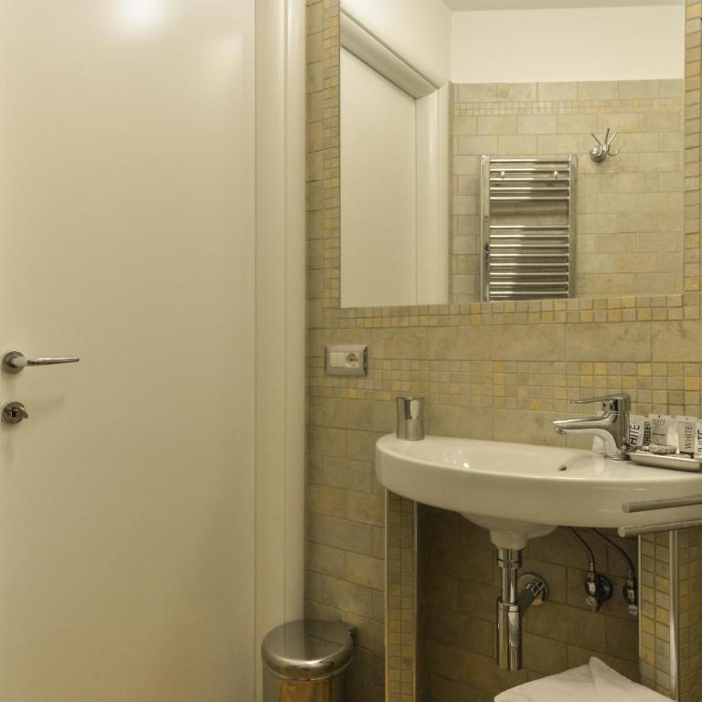 Lata Luxury Apartment - Two-Bedroom Apartment - 26