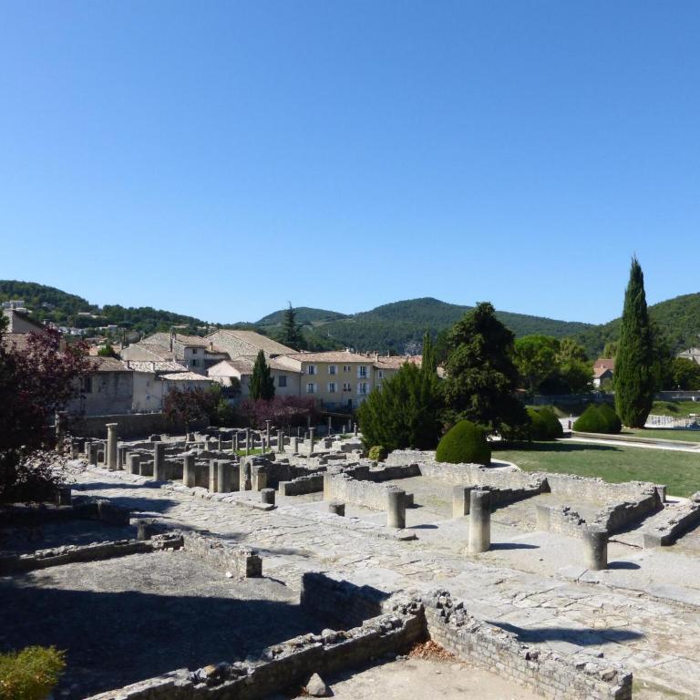 House in Vaison-la-Romaine with Pool - Maison de Vacances 2 Chambres - 17