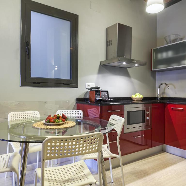 Fira Apartments by gaiarooms - Three-Bedroom Apartment - 40