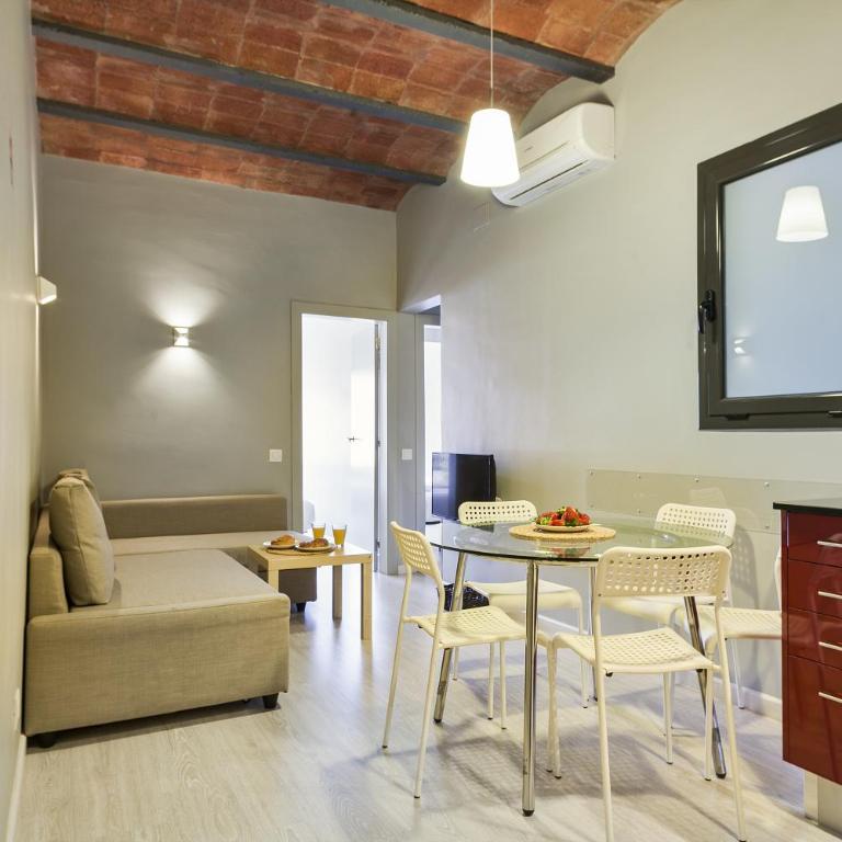Fira Apartments by gaiarooms - Three-Bedroom Apartment - 39