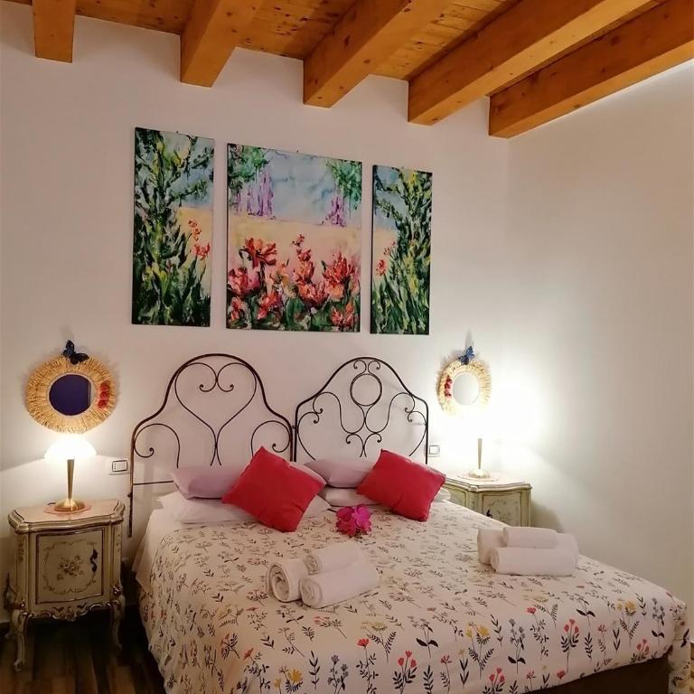 Casa Busari - Double Room with Balcony - 6