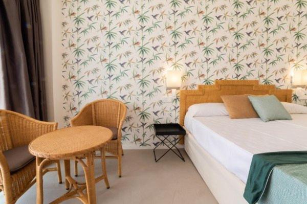 Palas Pineda - Standard Quadruple Room - 2