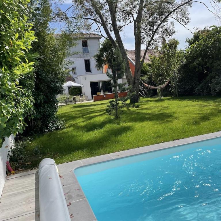 Grande Maison Familiale à Nantes avec Piscine - Maison 4 Chambres - 11