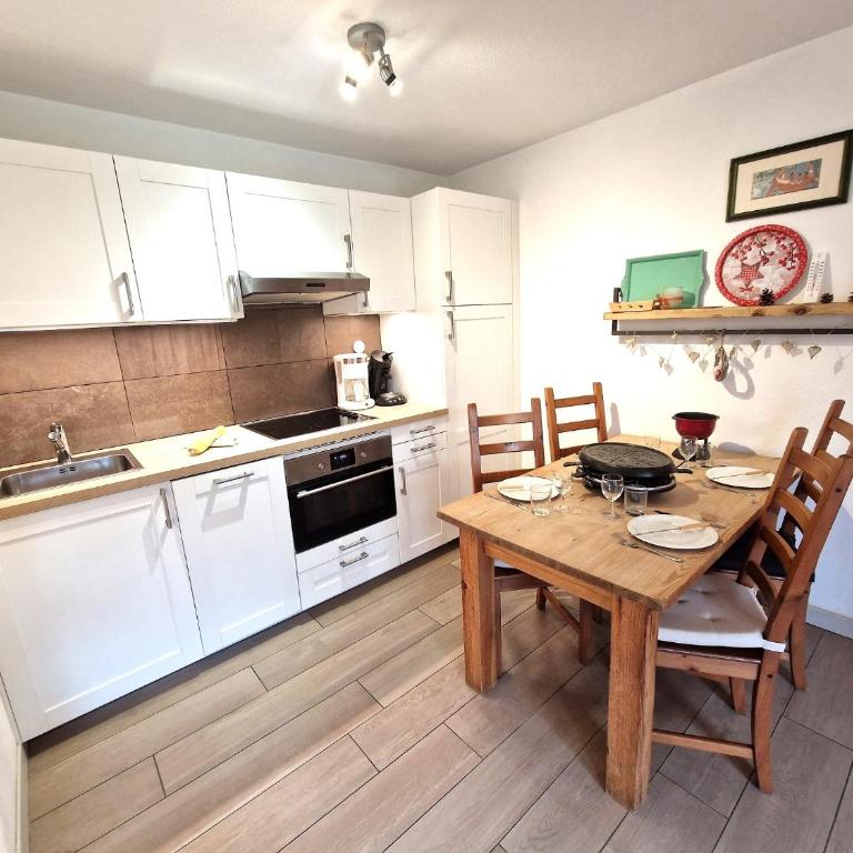L'Appart de Chacha 2ch, 4pers Centre de Chamonix - Appartement 2 Chambres avec Vue sur la Montagne - 4