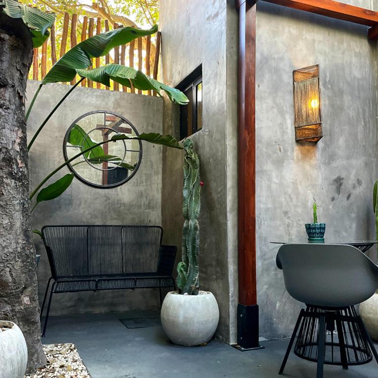 LOTE4 - LGBTQ Studios - Studio with Garden View - 3