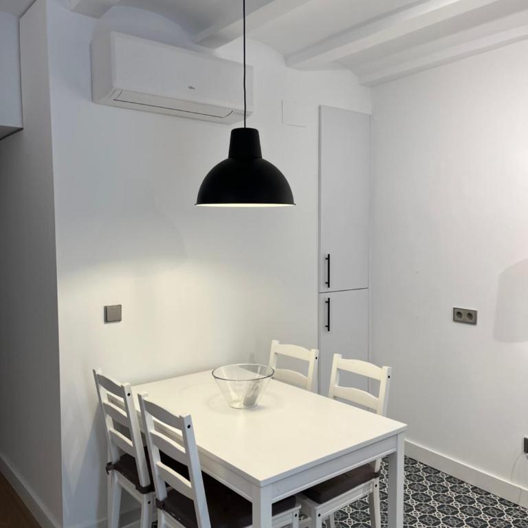 Apartamentos Alicante Centro by Renthas - Superior Apartment - 4