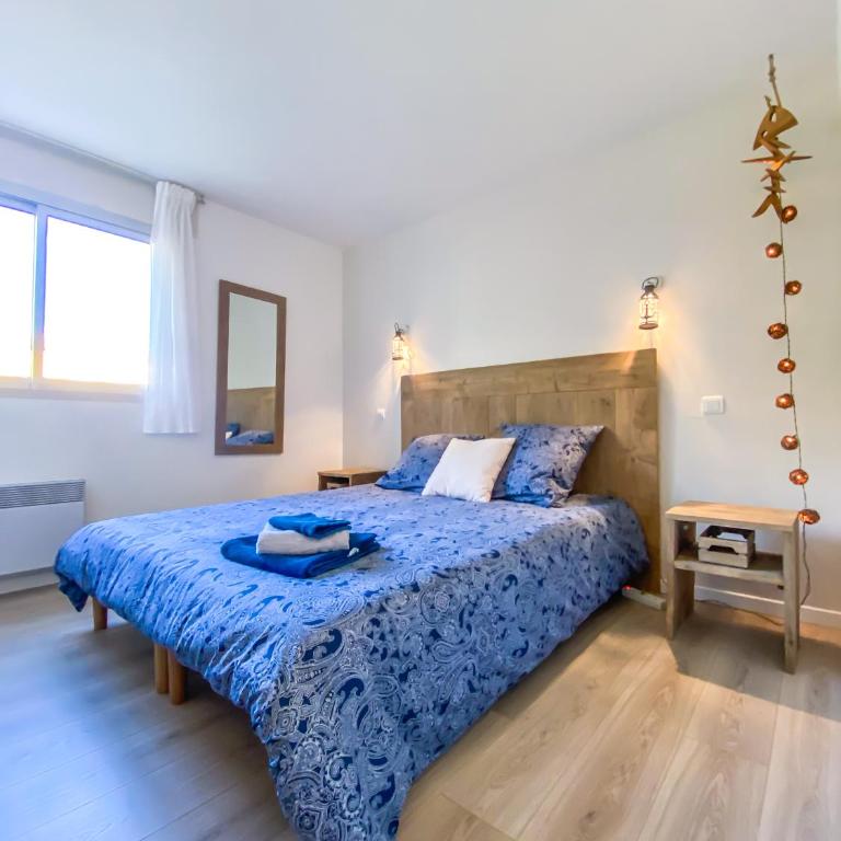 L'Odyssée provençale, un duplex de charme de 2 chambres au pied du village médiéval de Bormes-les-Mimosas, offrant des prestations haut de gamme et une superbe vue sur le Massif des Maures - Appartement 2 Chambres - 15
