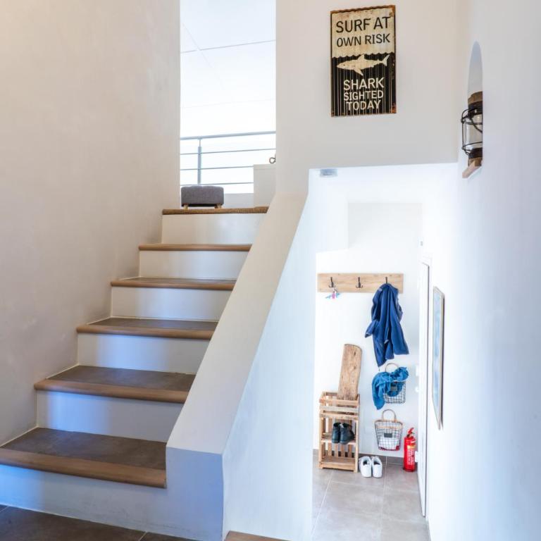 L'Odyssée provençale, un duplex de charme de 2 chambres au pied du village médiéval de Bormes-les-Mimosas, offrant des prestations haut de gamme et une superbe vue sur le Massif des Maures - Appartement 2 Chambres - 22