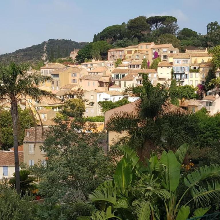 L'Odyssée provençale, un duplex de charme de 2 chambres au pied du village médiéval de Bormes-les-Mimosas, offrant des prestations haut de gamme et une superbe vue sur le Massif des Maures - Appartement 2 Chambres - 39