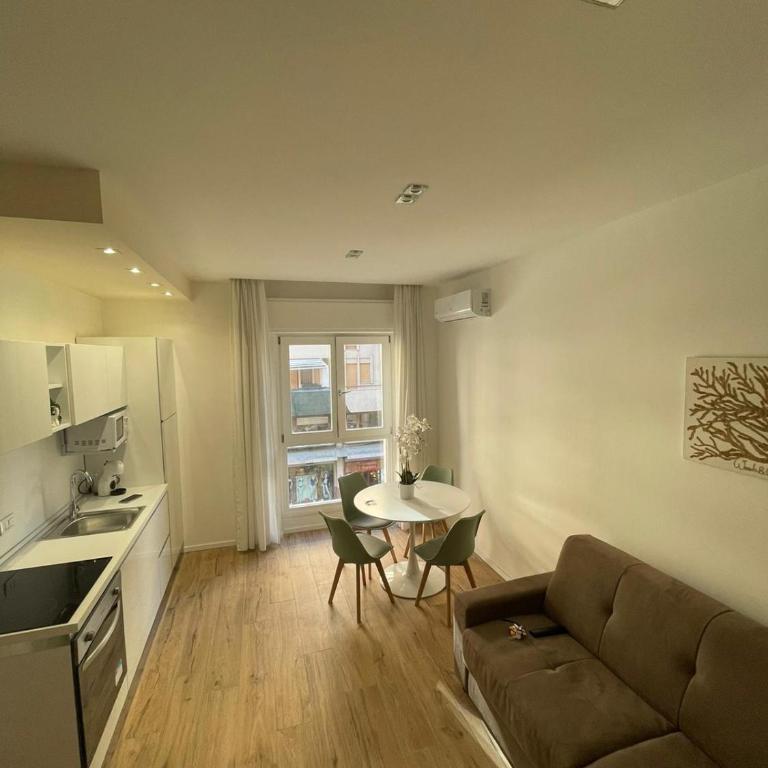 wood & white home - One-Bedroom Apartment - 5