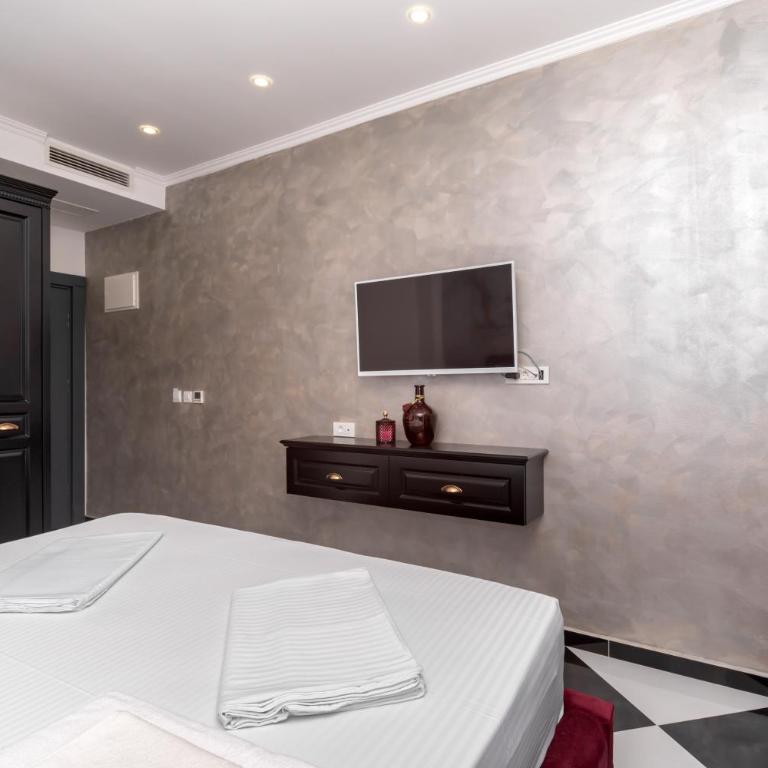 Baba's Hotel & Spa - Velika Dvokrevetna Soba sa Bračnim Krevetom - 11