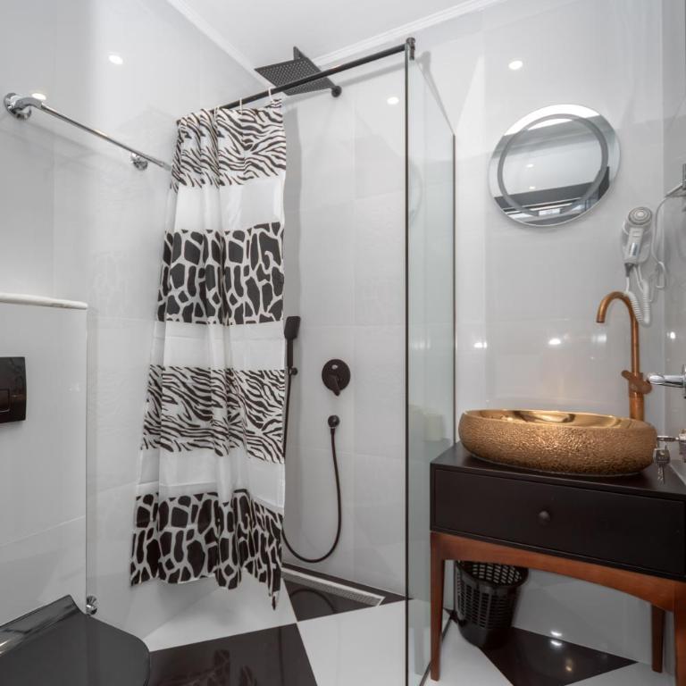 Baba's Hotel & Spa - Dvokrevetna Soba sa Bračnim Krevetom sa Balkonom i Pogledom na More - 11