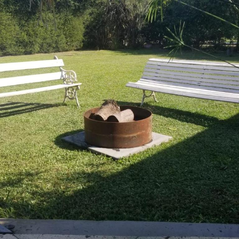 Hermosa casa con fogonero, parrilla cubierta, pileta y jardin parquizado - Villa de 3 dormitorios - 25