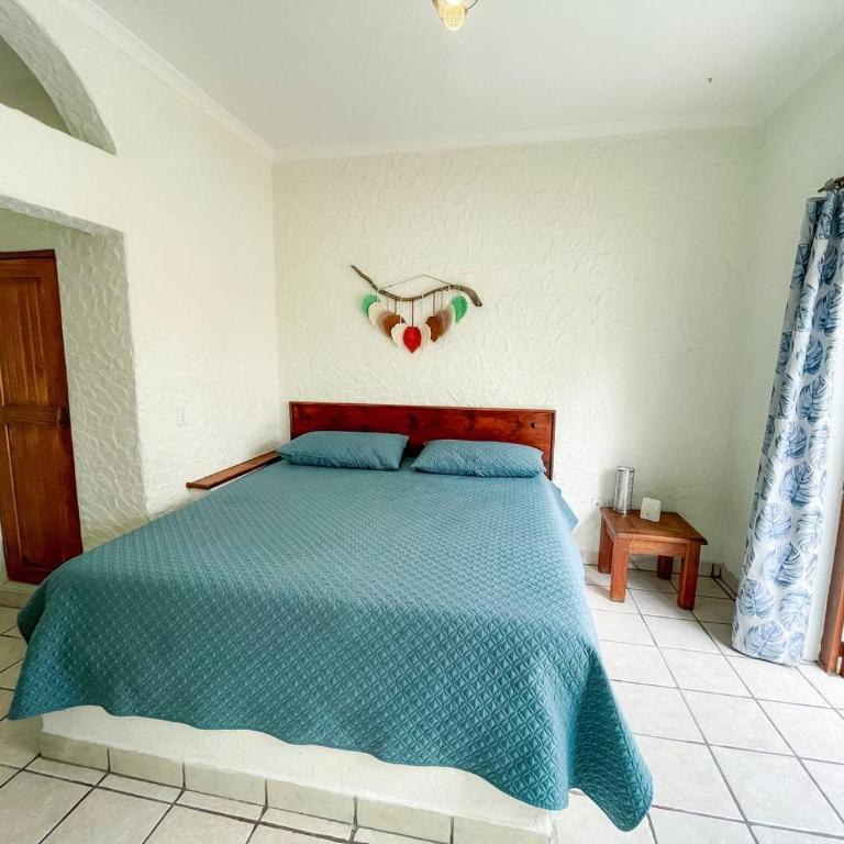 Hotel Allende - Habitación con cama extragrande. - 3