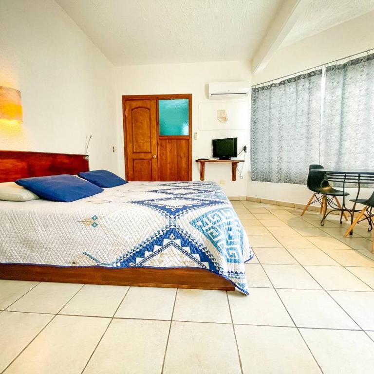 Hotel Allende - Habitación con cama extragrande. - 1