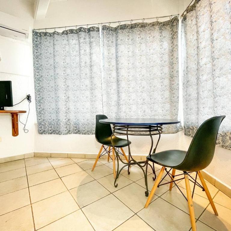 Hotel Allende - Habitación con cama extragrande. - 3
