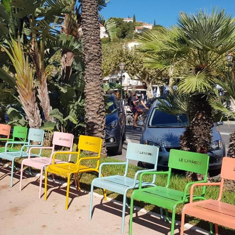 L'Odyssée provençale, un duplex de charme de 2 chambres au pied du village médiéval de Bormes-les-Mimosas, offrant des prestations haut de gamme et une superbe vue sur le Massif des Maures - Appartement 2 Chambres - 54