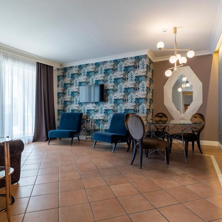 Palazzo della Scala Hotel - Luxury Suites & Spa - Large Two-Bedroom Suite with Balcony and Lake View - 18