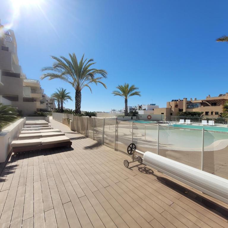 Stunning Apartment La Cala de Mijas - Walking Distance to the Beach and Town - Pool Open - Apartamento de 2 dormitorios - 28