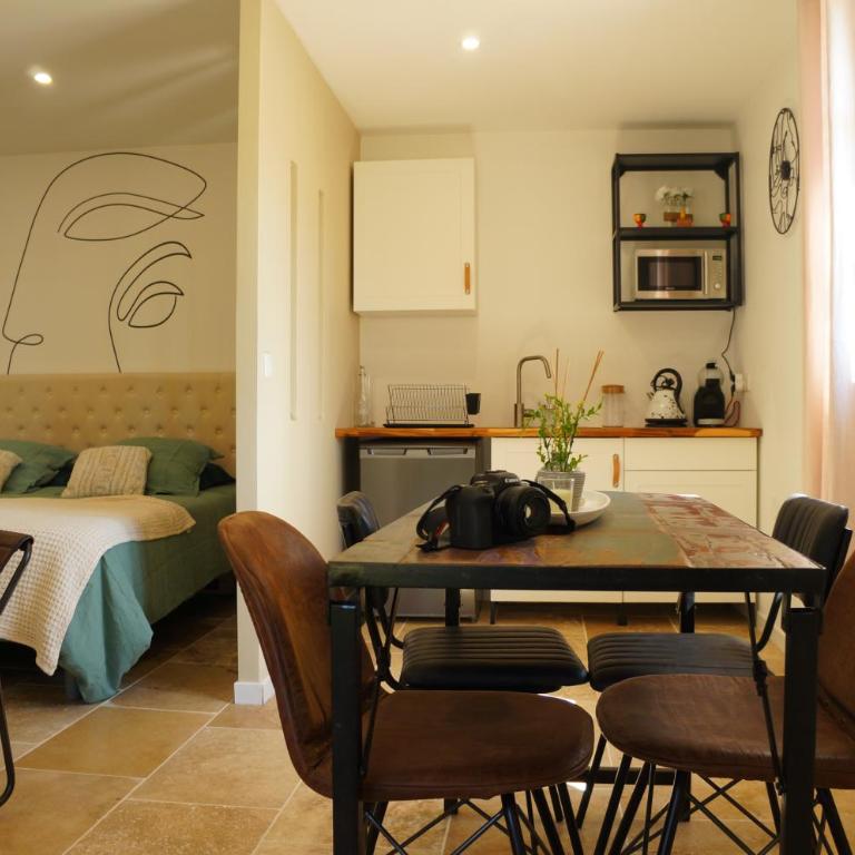 La Suite du Mas Lauseta - Charme et Authenticité, à 5mn des remparts - Monolocale Deluxe - 2