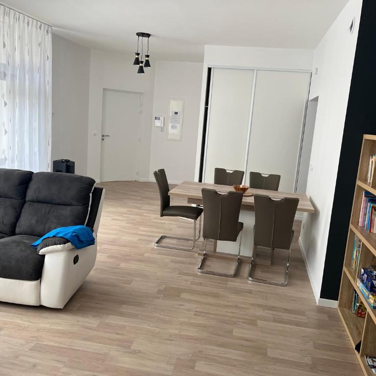 Appartement T4 140 m2 spacieux et calme pour 8 personnes - Appartement 3 Chambres - 8