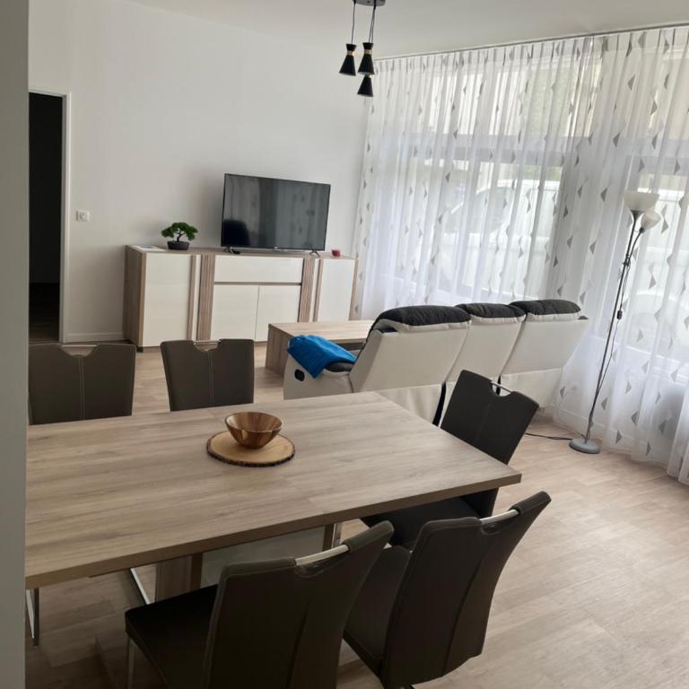 Appartement T4 140 m2 spacieux et calme pour 8 personnes - Appartement 3 Chambres - 6