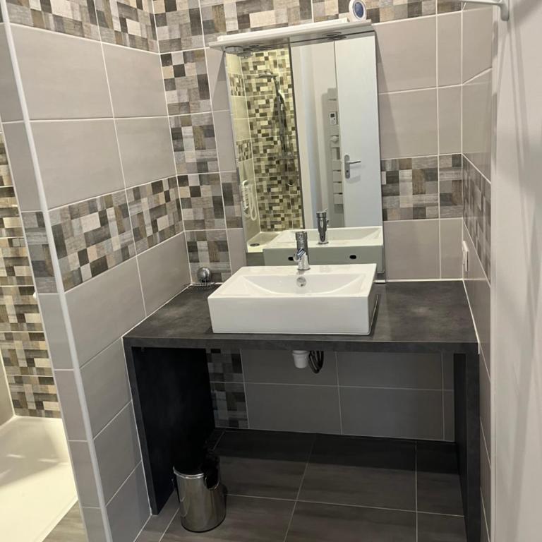 Appartement T4 140 m2 spacieux et calme pour 8 personnes - Appartement 3 Chambres - 22