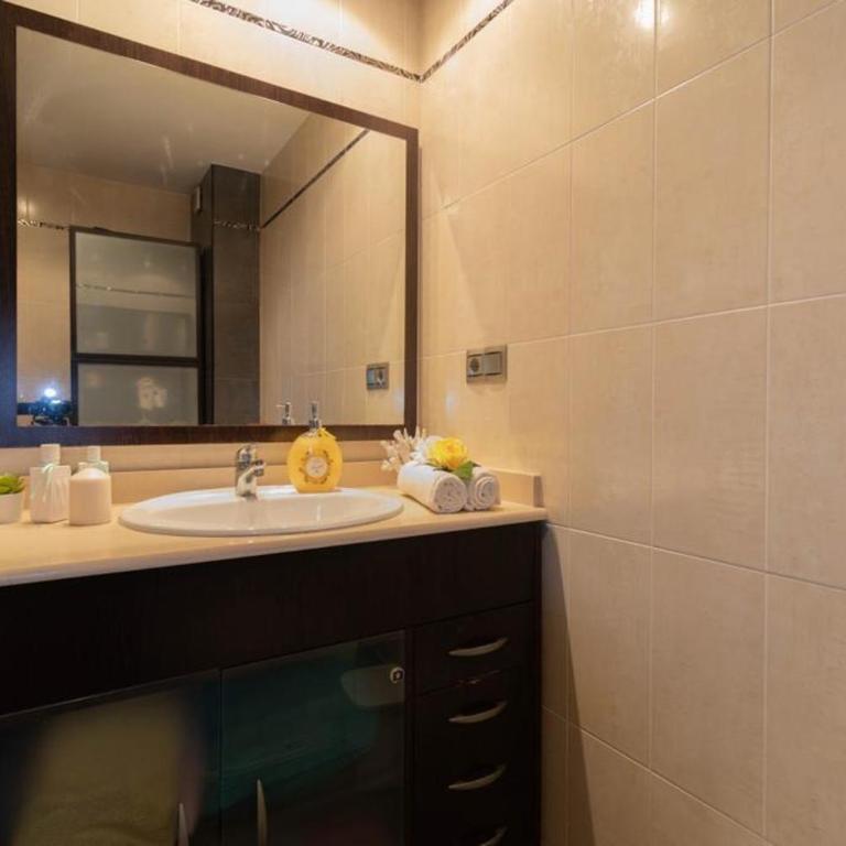 Teresa House - Three-Bedroom Apartment - 10