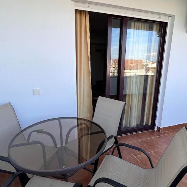 Buzuku House - Family Room with Balcony - 5
