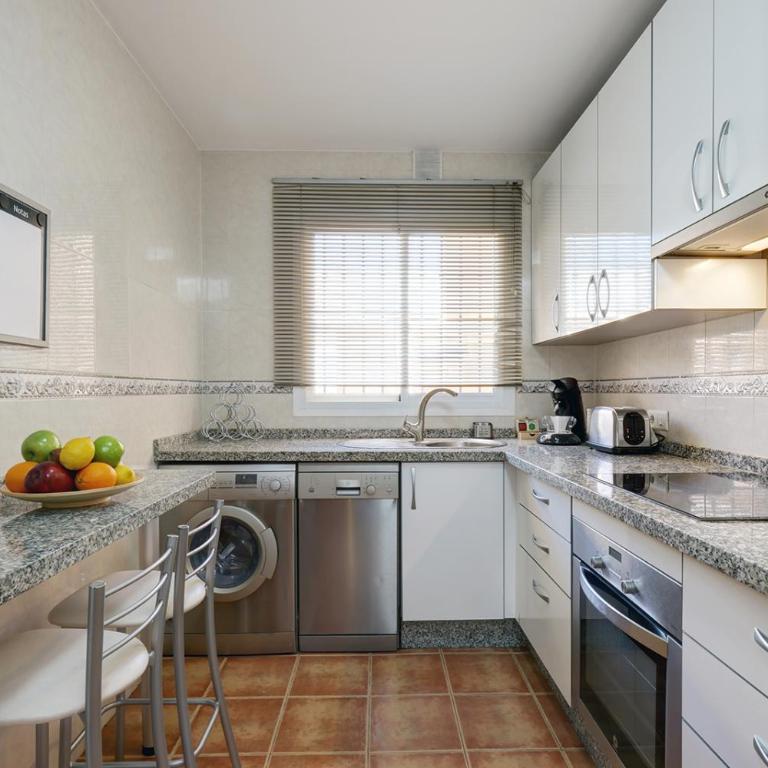 Top Floor Fuengirola Park Apartment with Parking - Apartment with Terrace - 8