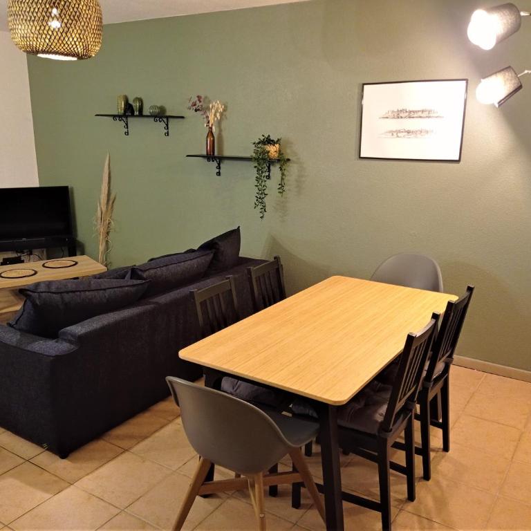 Appartement proche Cité médiévale et centre ville - Parking privé - Apartment mit 2 Schlafzimmern - 4