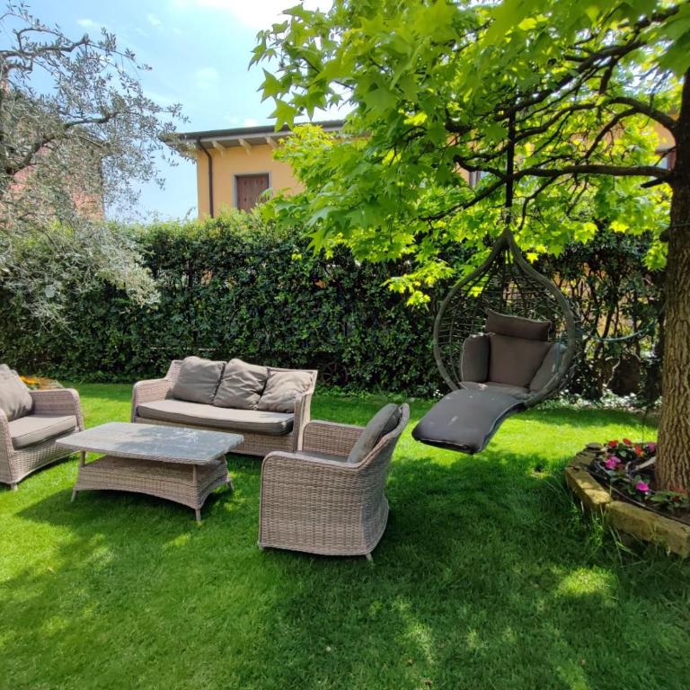 Private Garden Giardino Privato a Bardolino - House Amorino - Two-Bedroom Apartment with Private Garden - 40
