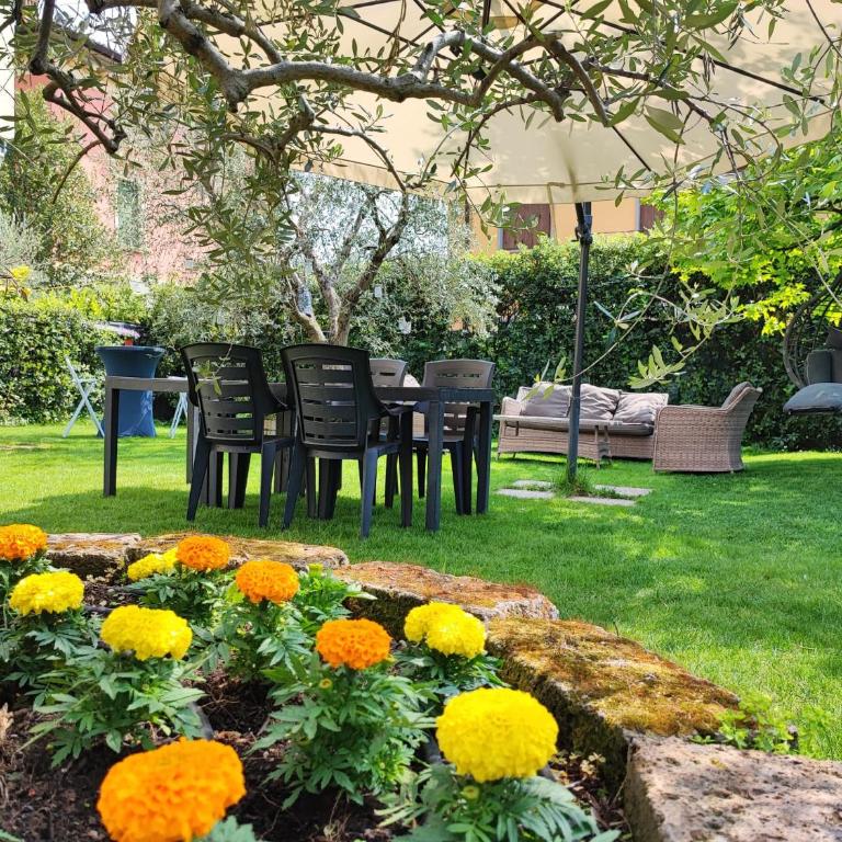 Private Garden Giardino Privato a Bardolino - House Amorino - Two-Bedroom Apartment with Private Garden - 38