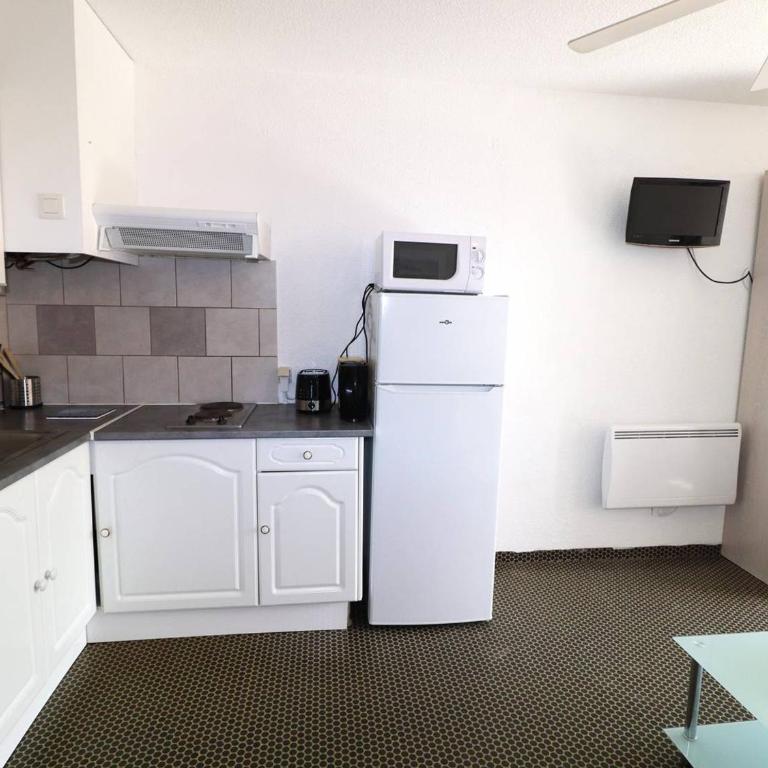 Studio Cabine 6 Pers. avec Terrasse, Loggia et Parking Privé à 2 Pas de la Plage - FR-1-307-234 - Studio - 4
