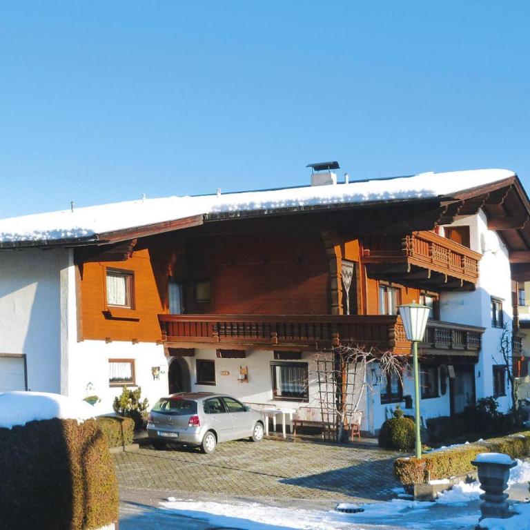 Country House in Zillertal near Spieljochbahn - Three-Bedroom Apartment - 17