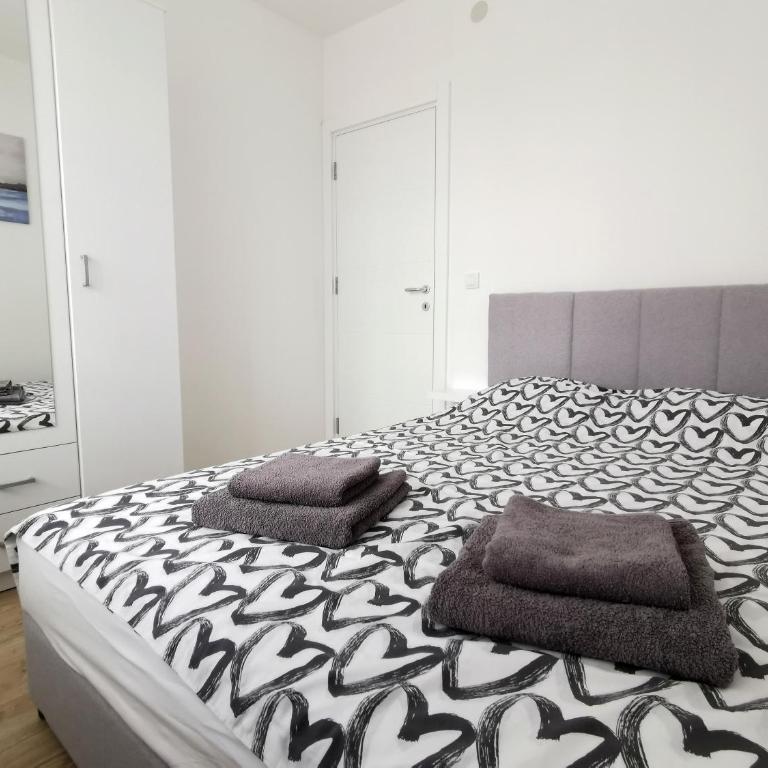 Modern Living Apts - Plaza suite - One-Bedroom Apartment - 5