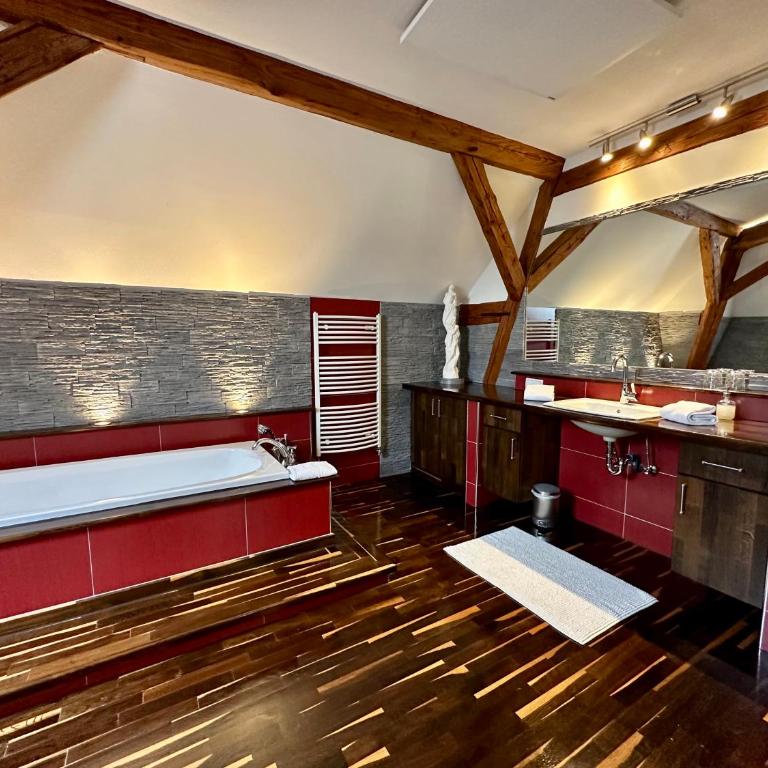 Georgi Schloss - Boutique Hotel - Junior Suite with Sauna - Annex - 6