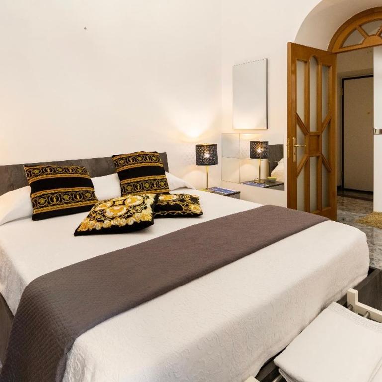 Suite Incentro Salerno - Camera Matrimoniale con Bagno Privato - 1