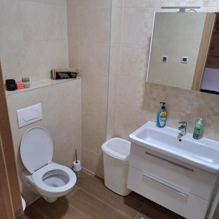 GOLD - One-Bedroom Apartment - 11