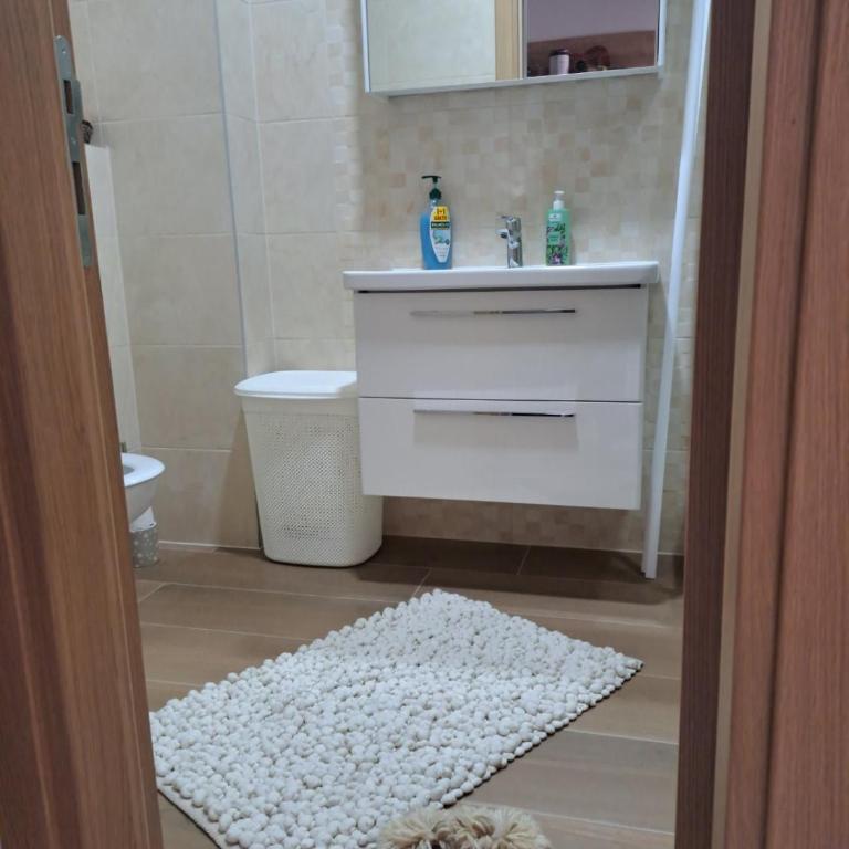 GOLD - One-Bedroom Apartment - 9