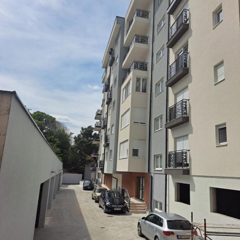 GOLD - One-Bedroom Apartment - 2