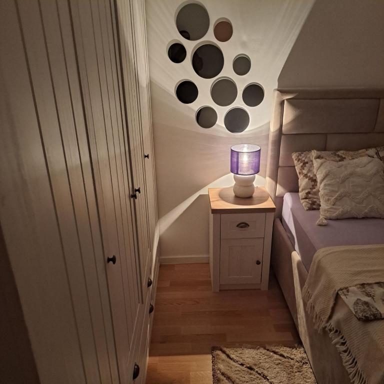 GOLD - One-Bedroom Apartment - 7