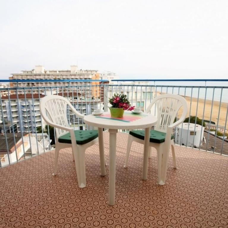 Residenza Bianco Nero - Monolocale con Balcone - 4