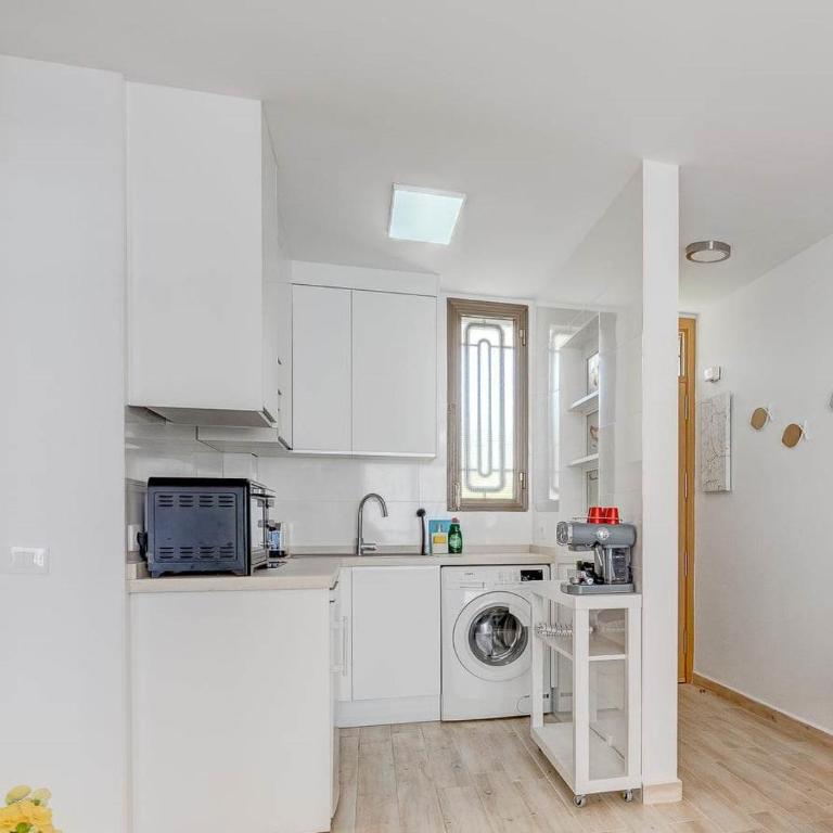 Stylish flat and pool with 3 rooms, sleeps 6, Los cristianos - Apartamento de 2 dormitorios - 12